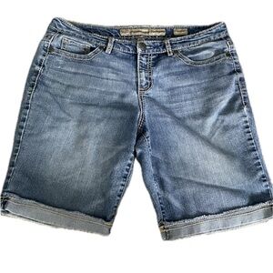 Nine West mid rise Vintage American Jean shorts